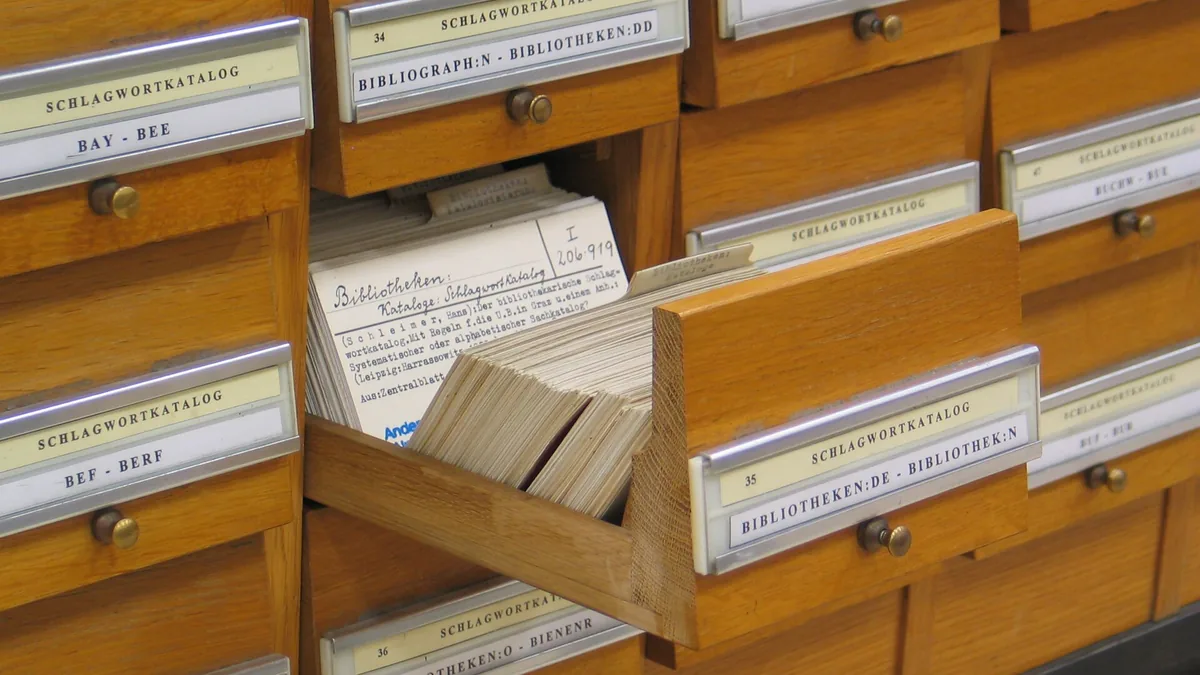 The subject catalogue ("Schlagwortkatalog") of the University Library of Graz. The card shown refers to a text by Hans Schleimer who made up the rules for this catalogue