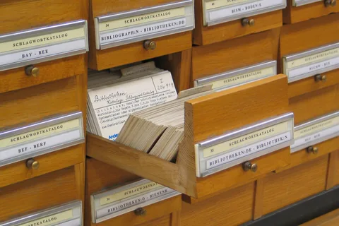 The subject catalogue ("Schlagwortkatalog") of the University Library of Graz. The card shown refers to a text by Hans Schleimer who made up the rules for this catalogue