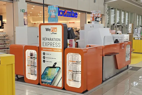 Stand de réparation d'écrans WeFix au Shopping Cora de La Louvière (Belgique)
