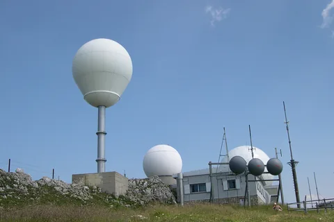 Photograph of radar and other electronic installations on La Dôle, Jura mountains, Switzerland. Vue sur les radars implantés au sommet de La Dôle, 1677 m, dans le Jura vaudois en Suisse. Applications: aviation civile et 