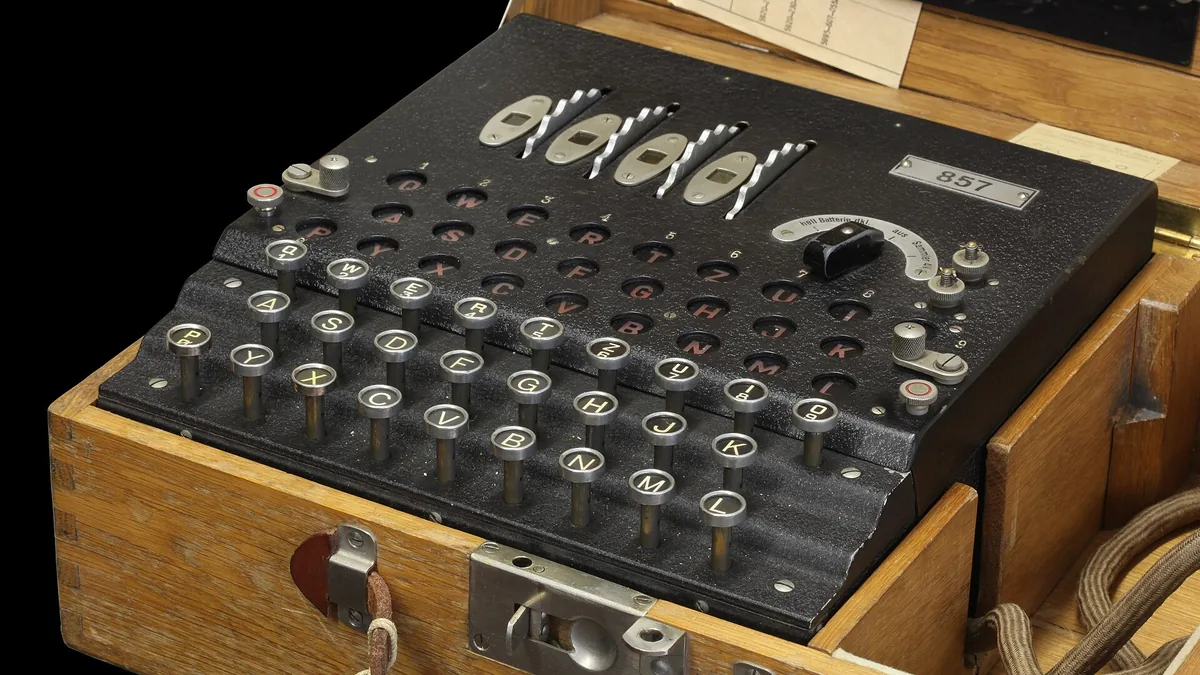 Enigma-K machine of the Swiss Army. Cryptography collection of the Swiss Army headquarters The making of this document was supported by Wikimedia CH . ( Submit your project! ) For all the files concerned, please see the 