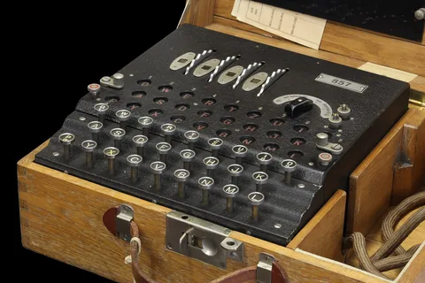 Enigma-K machine of the Swiss Army. Cryptography collection of the Swiss Army headquarters The making of this document was supported by Wikimedia CH . ( Submit your project! ) For all the files concerned, please see the 