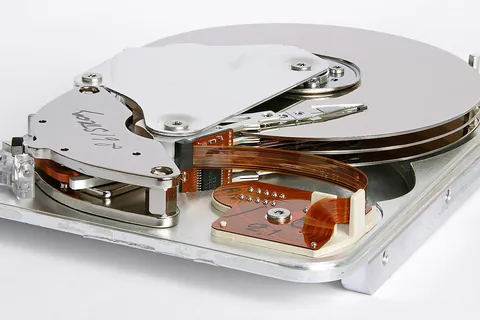 Inner view of a Seagate 3.5 inch hard disk drive Medalist ST33232A model manufactured in Malaysia in 1998. Parallel ATA interface, ultra DMA mode 2, I/O data-transfer rate 33.3 MB/s max, 3,227 MB , 3 platters , 6 physica