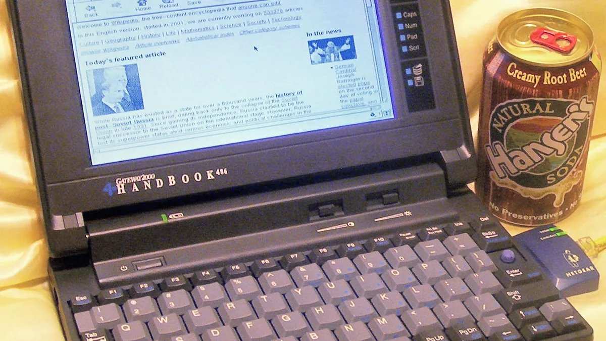 Picture of a Gateway Handbook 486 viewing the English-language Wikipedia main page as seen on the GPL-licensed Dillo browser. Here is the caption for this photo on the English Wikipedia: By using the Dillo web browser, i